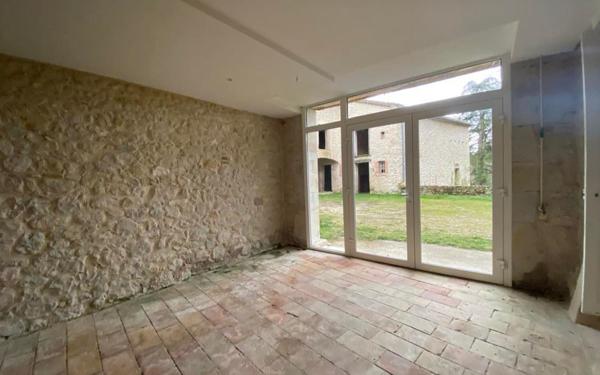 Maison à louer    9 pièces •  Sieurac