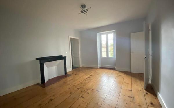 Maison à louer    9 pièces •  Sieurac