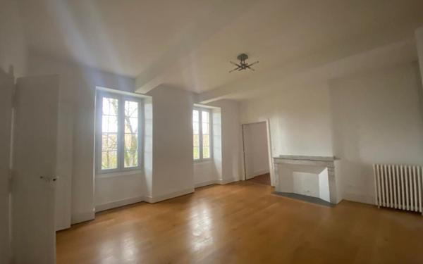 Maison à louer    9 pièces •  Sieurac