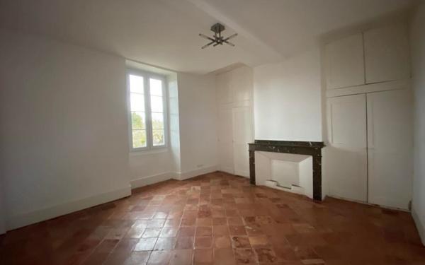 Maison à louer    9 pièces •  Sieurac