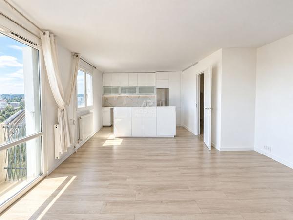 Appartement Saint Germain En Laye 4 pièces 80.83 m2 350 000 € **  - Référence  18946