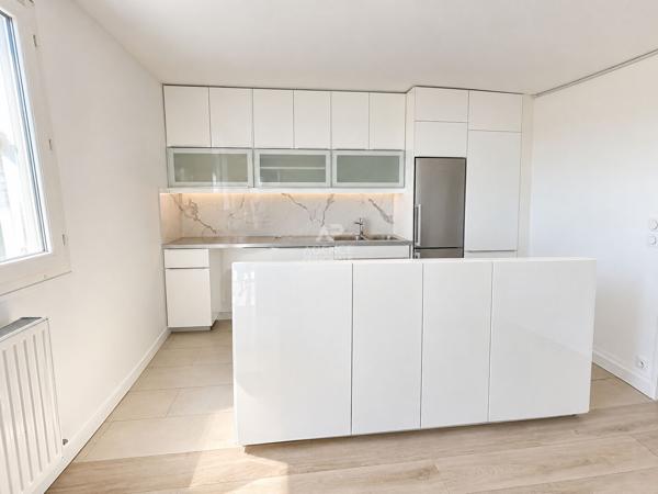 Appartement Saint Germain En Laye 4 pièces 80.83 m2 350 000 € **  - Référence  18946