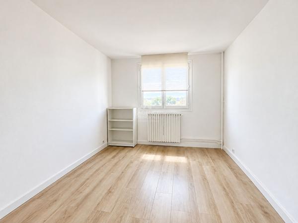 Appartement Saint Germain En Laye 4 pièces 80.83 m2 350 000 € **  - Référence  18946