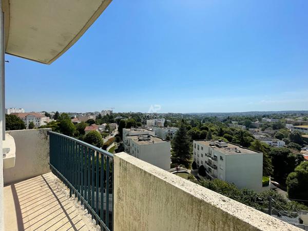 Appartement Saint Germain En Laye 4 pièces 80.83 m2 350 000 € **  - Référence  18946