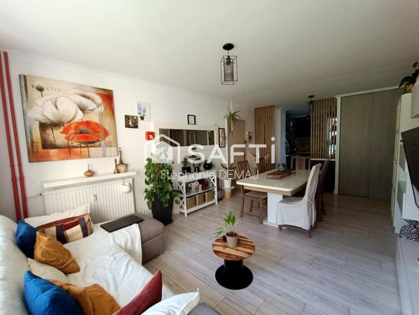 Appartement rénové, stationnements,loggia, cave.