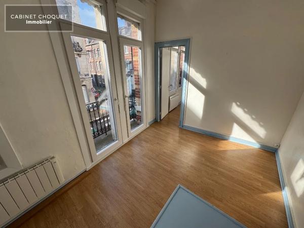 LOGEMENT F4 EN TRIPLEX + BALCON - IDEAL COLOCATION A LOUER - LILLE GAMBETTA - REPUBLIQUE - 77 m 2 - 1 399 € charges comprises par mois