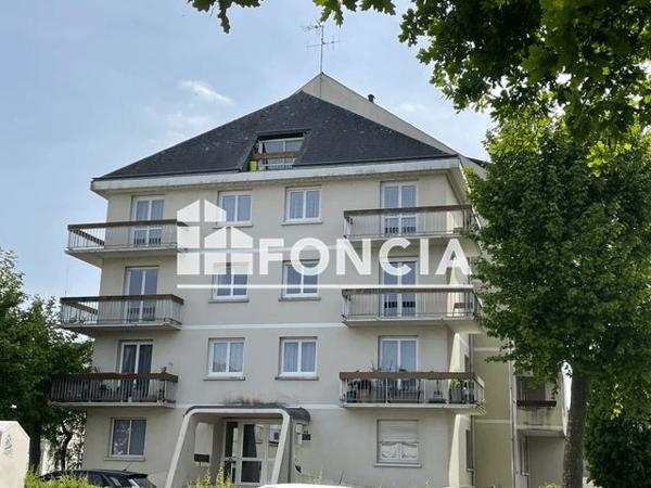 Location Appartement 4 pièces 100.27 m² - 19 PLACE BURY Saumur 49400