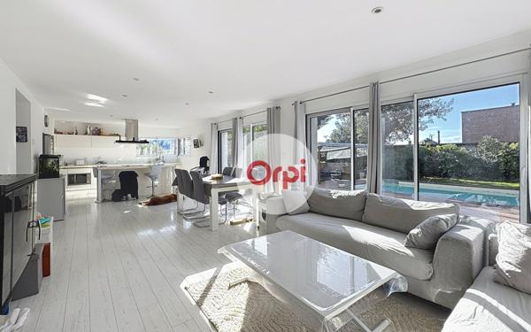 Maison à vendre    5 pièces •  Ambon