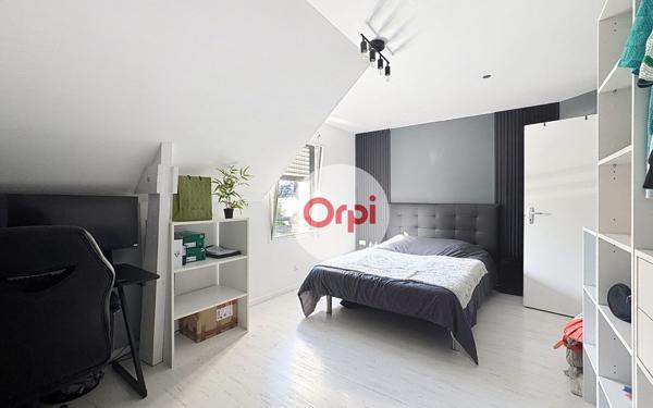 Maison à vendre    5 pièces •  Ambon