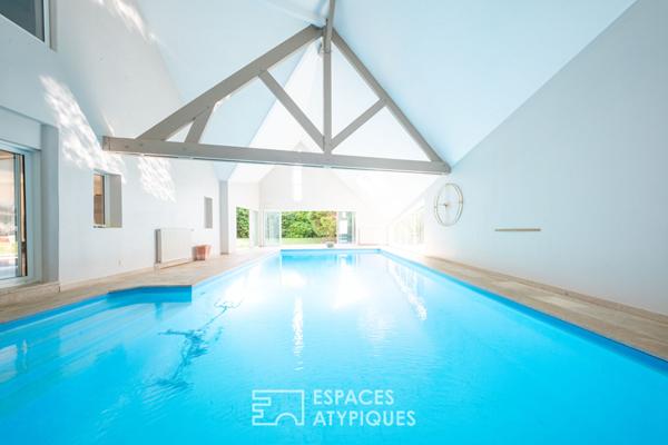 Maison contemporaine avec piscine intérieure