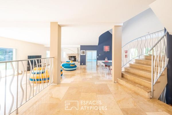 Maison contemporaine avec piscine intérieure