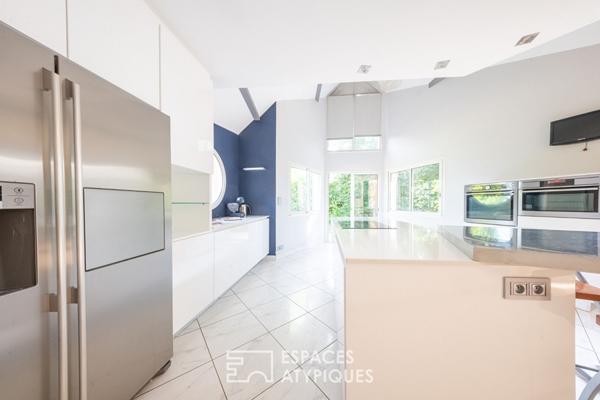 Maison contemporaine avec piscine intérieure