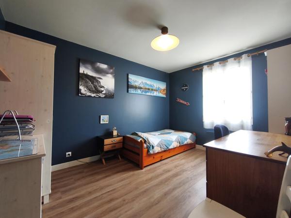 Maison T5 avec grand garage et jardin
