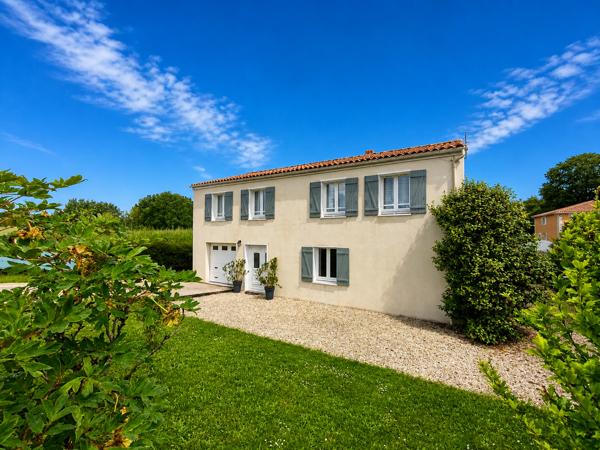 Maison T5 avec grand garage et jardin