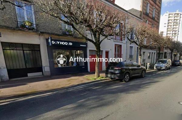 Location                                                      Local commercial
                        
                     2 pièces                      33 m2                     à Vanves