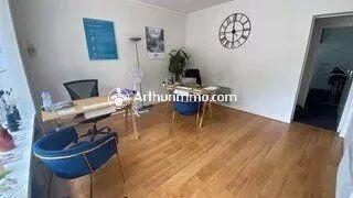 Location                                                      Local commercial
                        
                     2 pièces                      33 m2                     à Vanves