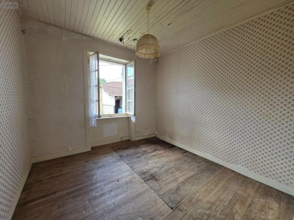 Maison à restaurer à vendre à Saint-Laurent-sur-Gorre en Haute-Vienne (87310), ref : 87006/1254   
CUBES