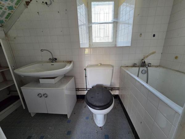 Maison à restaurer à vendre à Saint-Laurent-sur-Gorre en Haute-Vienne (87310), ref : 87006/1254   
CUBES