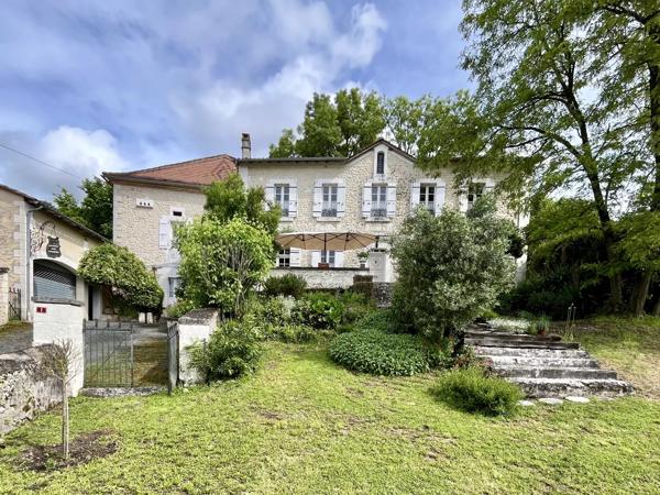 Maison de caractère indépendante transformée en belle résidence familiale