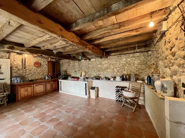 Maison de caractère indépendante transformée en belle résidence familiale