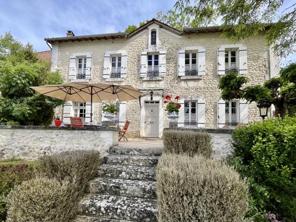 Maison de caractère indépendante transformée en belle résidence familiale