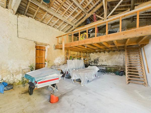 Maison de caractère indépendante transformée en belle résidence familiale