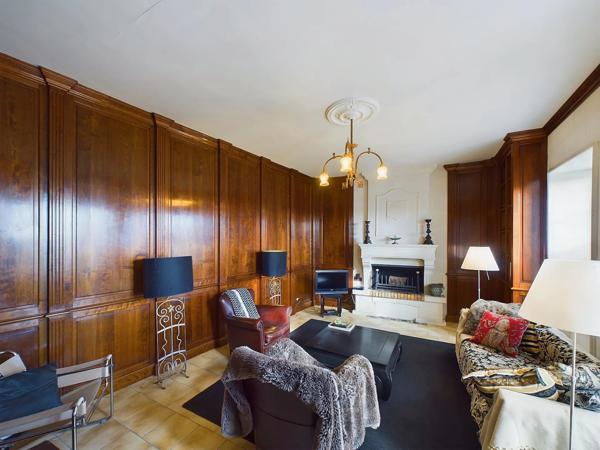 Maison de caractère indépendante transformée en belle résidence familiale