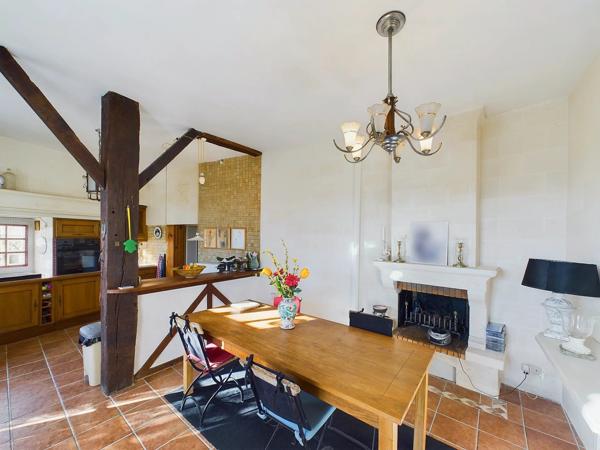 Maison de caractère indépendante transformée en belle résidence familiale