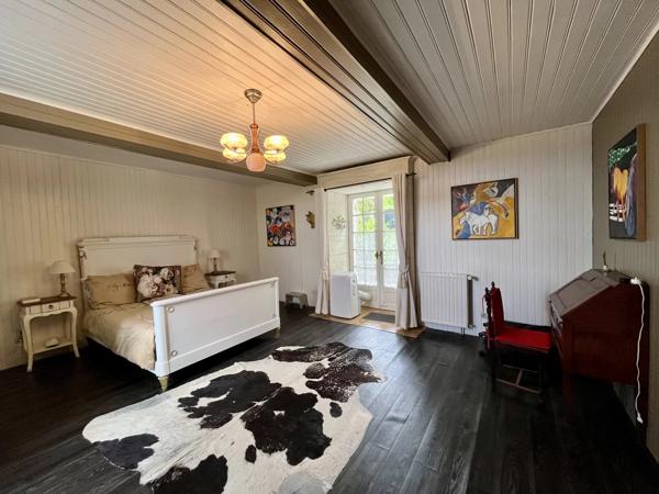 Maison de caractère indépendante transformée en belle résidence familiale