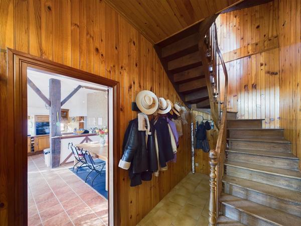Maison de caractère indépendante transformée en belle résidence familiale