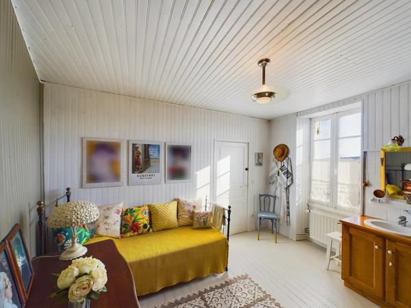 Maison de caractère indépendante transformée en belle résidence familiale