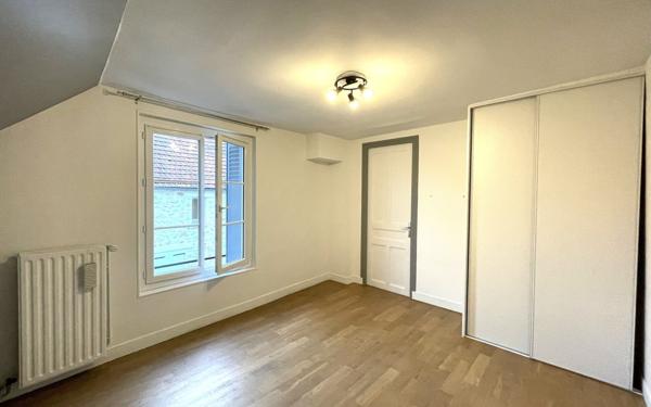 Immeuble à vendre    12 pièces • 286 m2 Nanteuil-le-Haudouin