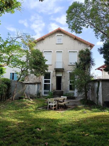 Immeuble
         9 pièces
        - 250 m² Exclusivité 320 000 € *