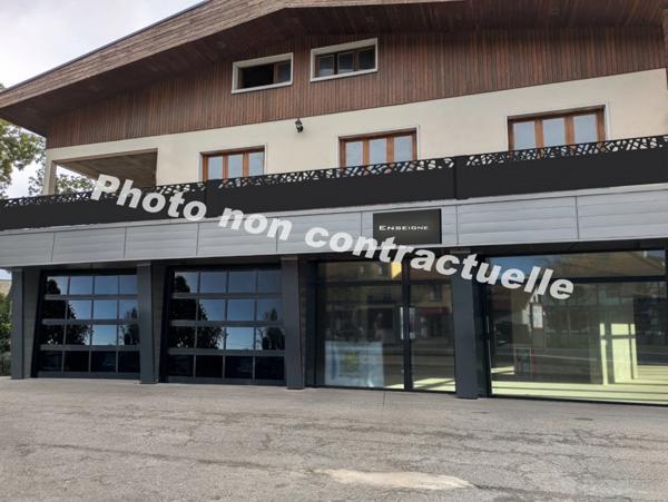 Dpt Savoie (73), à louer CHALLES LES EAUX Local commercial 170 m²