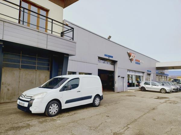 Dpt Savoie (73), à louer CHALLES LES EAUX Local commercial 170 m²