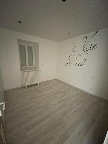 MAISON 3 CHAMBRES + terrain + grange