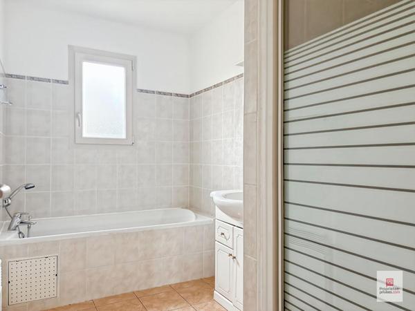 Maison plain pied - Courtillers 5 pièce(s) 80.04 m2