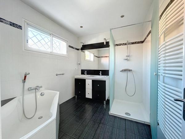 Maison à vendre    5 pièces •  Boucau