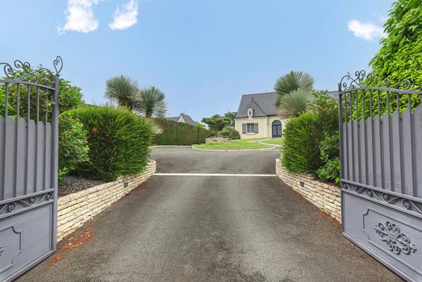 Maison Doue En Anjou 8 pièce(s) 255 m2