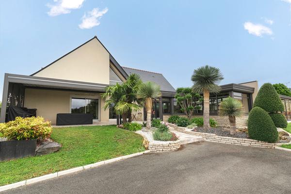 Maison Doue En Anjou 8 pièce(s) 255 m2