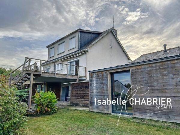 MAISON AU BORD DE LA RIVIERE AVEC GRAND HANGAR