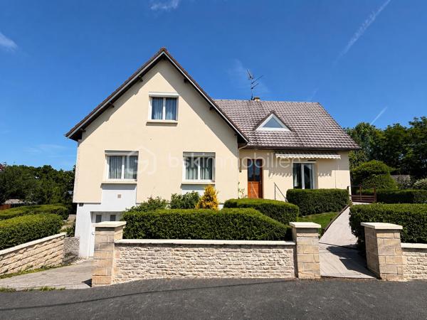 À seulement 15 minutes de Caen, dans un secteur résidentiel calme et recherché de Troarn, découvrez cette agréable maison individuelle offrant de beaux volumes et un cadre de vie idéal pour une famille en quête d’espace et de tranquillité.

Implantée sur une belle parcelle arborée de plus de 1 200 m², cette propriété bénéficie d’un environnement verdoyant et paisible, parfait pour profiter des beaux jours en famille ou entre amis.

D’une surface habitable d’environ 136 m², la maison propose une distribution fonctionnelle avec 3 chambres en rez-de-chaussée et 3 à l'étage, permettant d’accueillir une grande famille, de créer un espace télétravail ou encore des pièces dédiées aux loisirs.

Vous apprécierez également son sous-sol complet d’environ 90 m², offrant de nombreuses possibilités : garage, atelier, espace de stockage ou salle de jeux.

La maison est équipée d’une rampe d’accès facilitant l’accès aux personnes à mobilité réduite, un véritable atout pour le confort de tous.

Les atouts du bien :

- Maison individuelle de 136 m²
- 6 chambres
- Terrain arboré de 1 238 m²
- Sous-sol complet de 90 m²
- Accès PMR
- Quartier calme et recherché
- À proximité des écoles, commerces et services
- À seulement 15 minutes de Caen

À prévoir : 
La maison est parfaitement habitable en l’état, mais un rafraîchissement permettra de la remettre au goût du jour et de révéler tout son potentiel selon vos envies.

Une belle opportunité pour acquérir une maison familiale spacieuse dans un environnement privilégié et y apporter votre touche personnelle.
Une maison aux volumes généreux, un grand jardin, un environnement paisible et un beau potentiel d’évolution : tous les ingrédients sont réunis pour votre futur projet de vie. 
Chauffage: pompe à chaleur.

N’attendez plus pour venir la découvrir ! Contactez moi:  Marion Grandval – BSK Immobilier pour organiser votre visite.