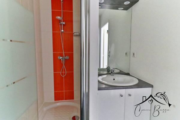 MELLINET - AU CALME AVEC BALCON SUR VERDURE ET PARKING-2013