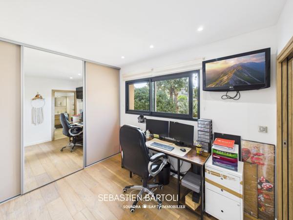 Villa de standing t4 de 140m² avec piscine et double garage