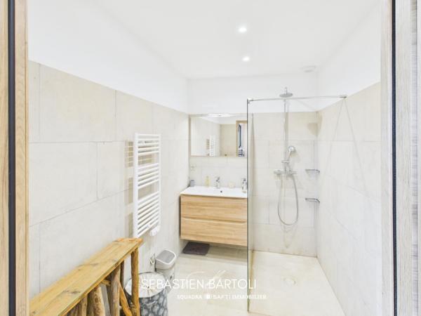 Villa de standing t4 de 140m² avec piscine et double garage