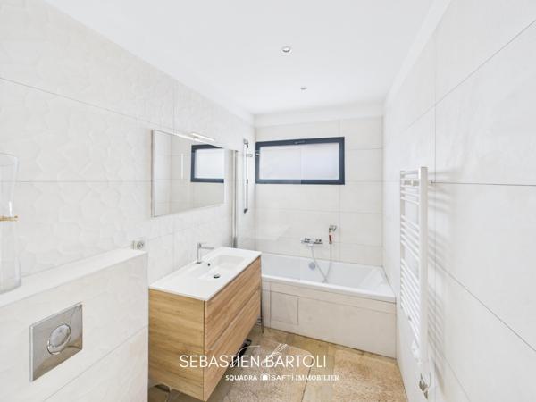 Villa de standing t4 de 140m² avec piscine et double garage