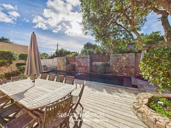 Villa de standing t4 de 140m² avec piscine et double garage