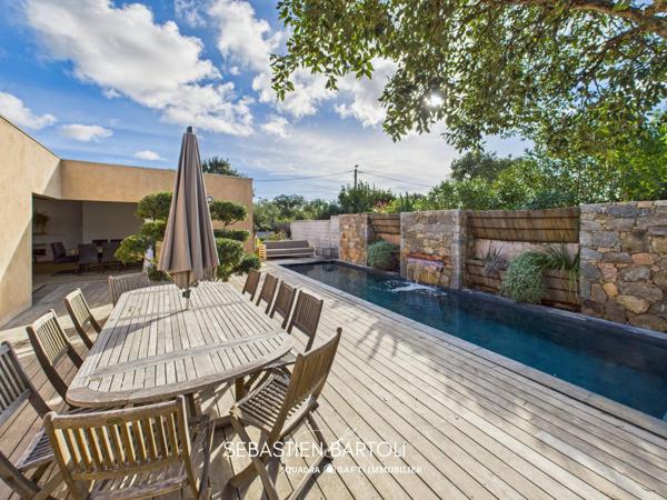 Villa de standing t4 de 140m² avec piscine et double garage