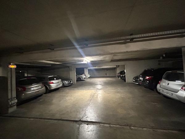 Studio dans une résidence sécurisée face aux remparts.