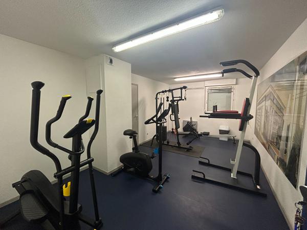 Studio dans une résidence sécurisée face aux remparts.